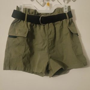 Cargo shorts in the color olive green in size 6 US comes with a black belt